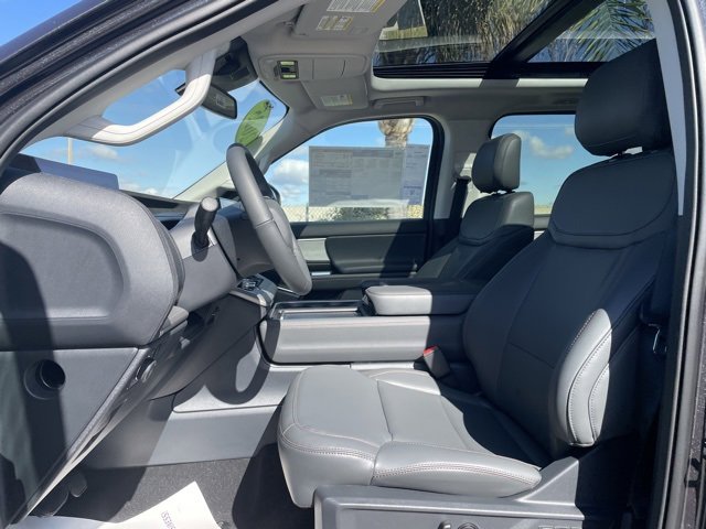 New 2025 Ford Expedition Active image 22