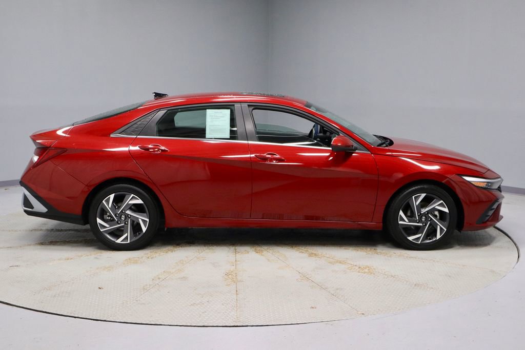 Used 2025 Hyundai Elantra SEL image 7