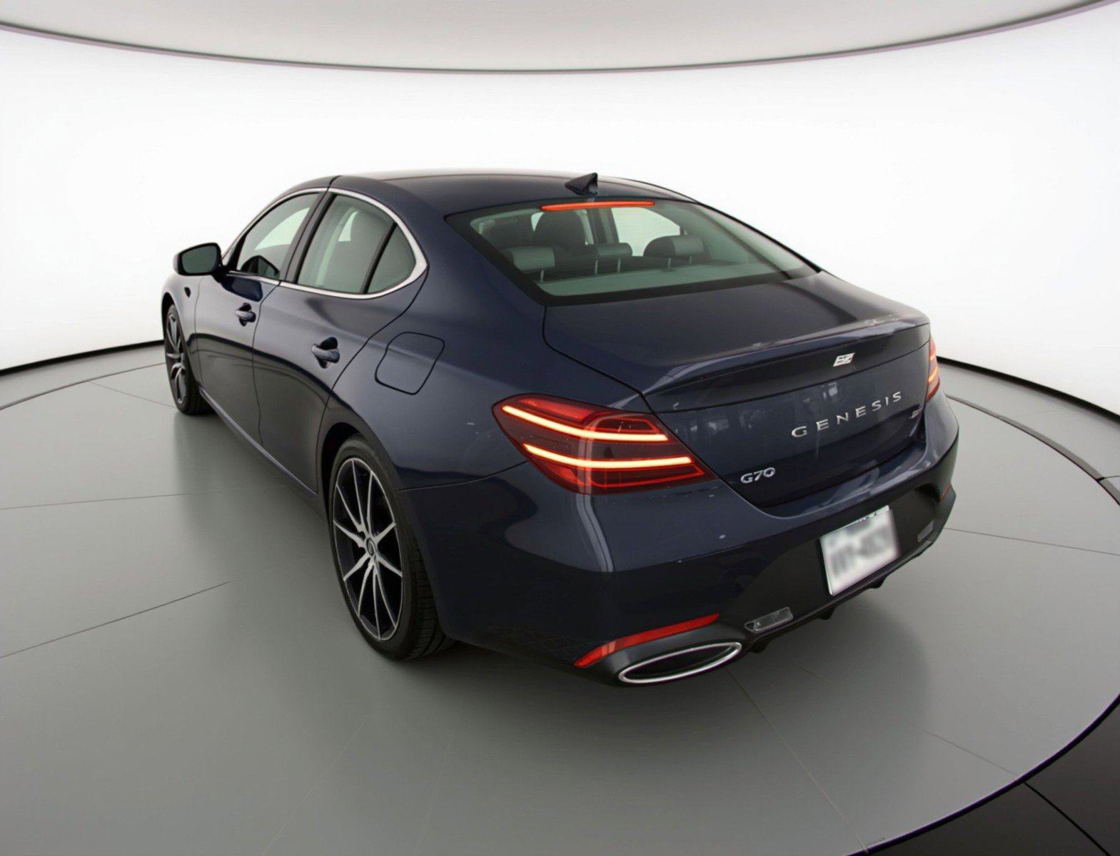 Used 2025 Genesis G70 2.5T image 6