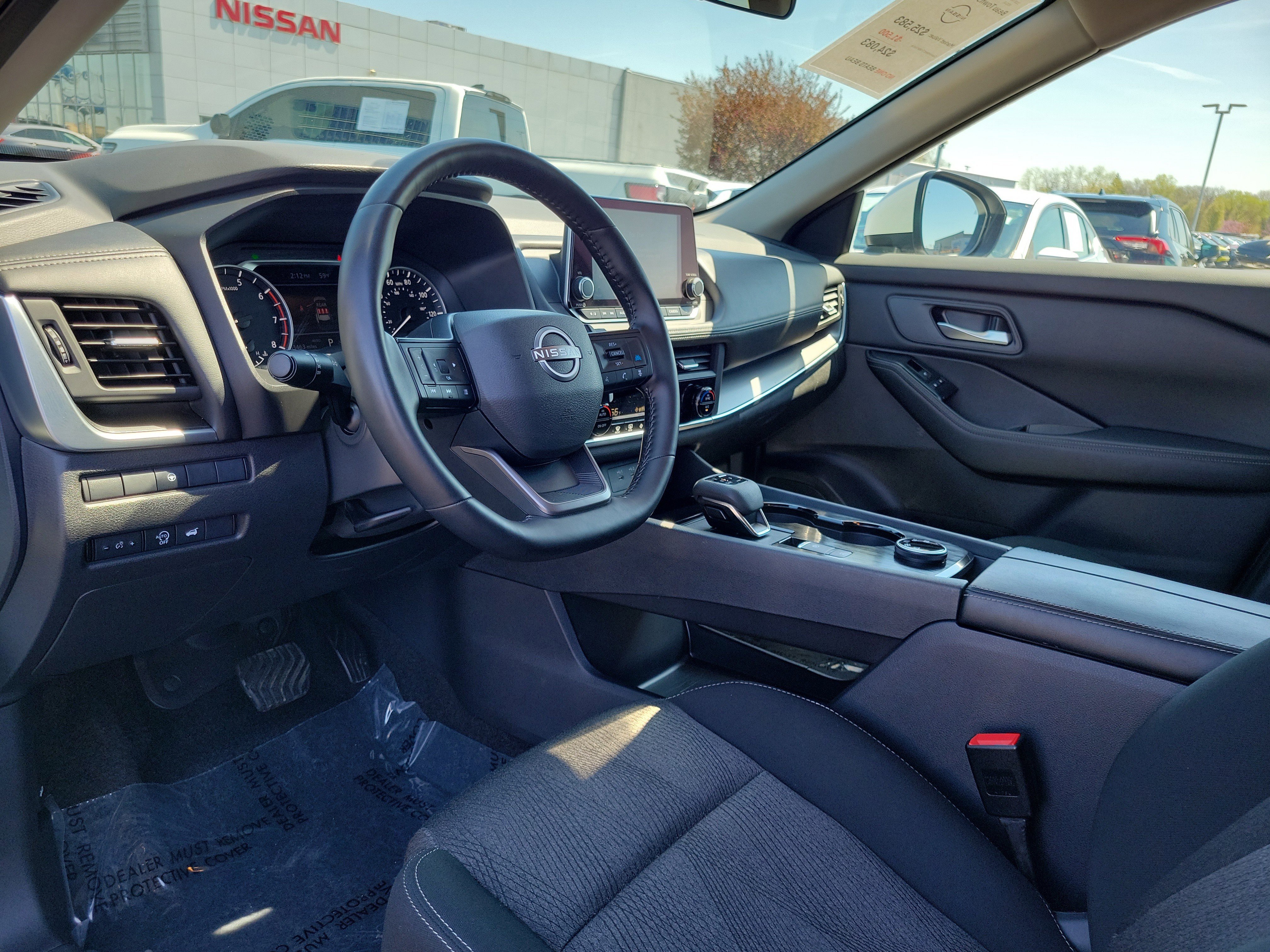Used 2025 Nissan Rogue SV AWD/4WD image 19