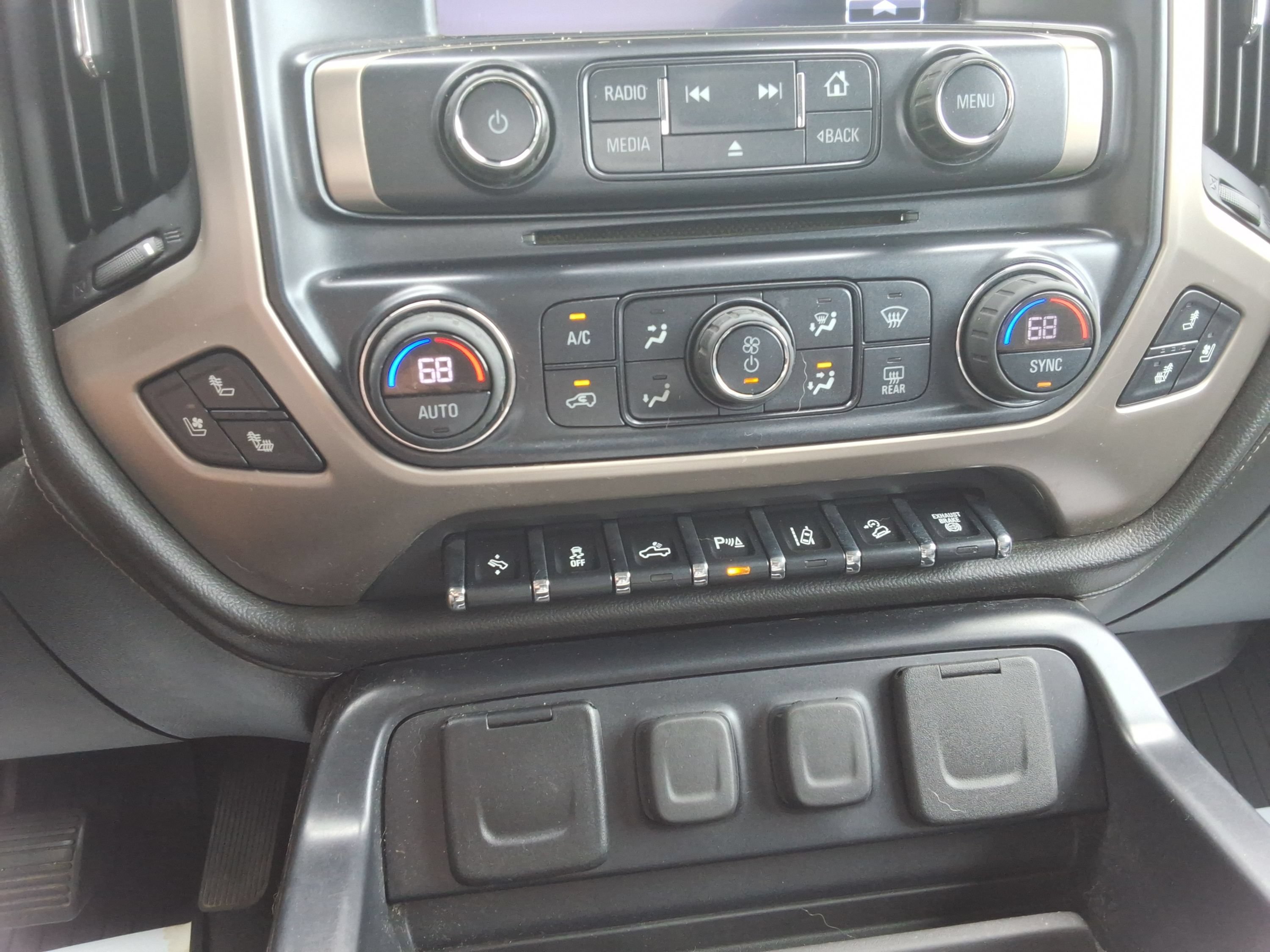 Used 2019 GMC Sierra 2500 Denali w/ Duramax Plus Package AWD/4WD image 17