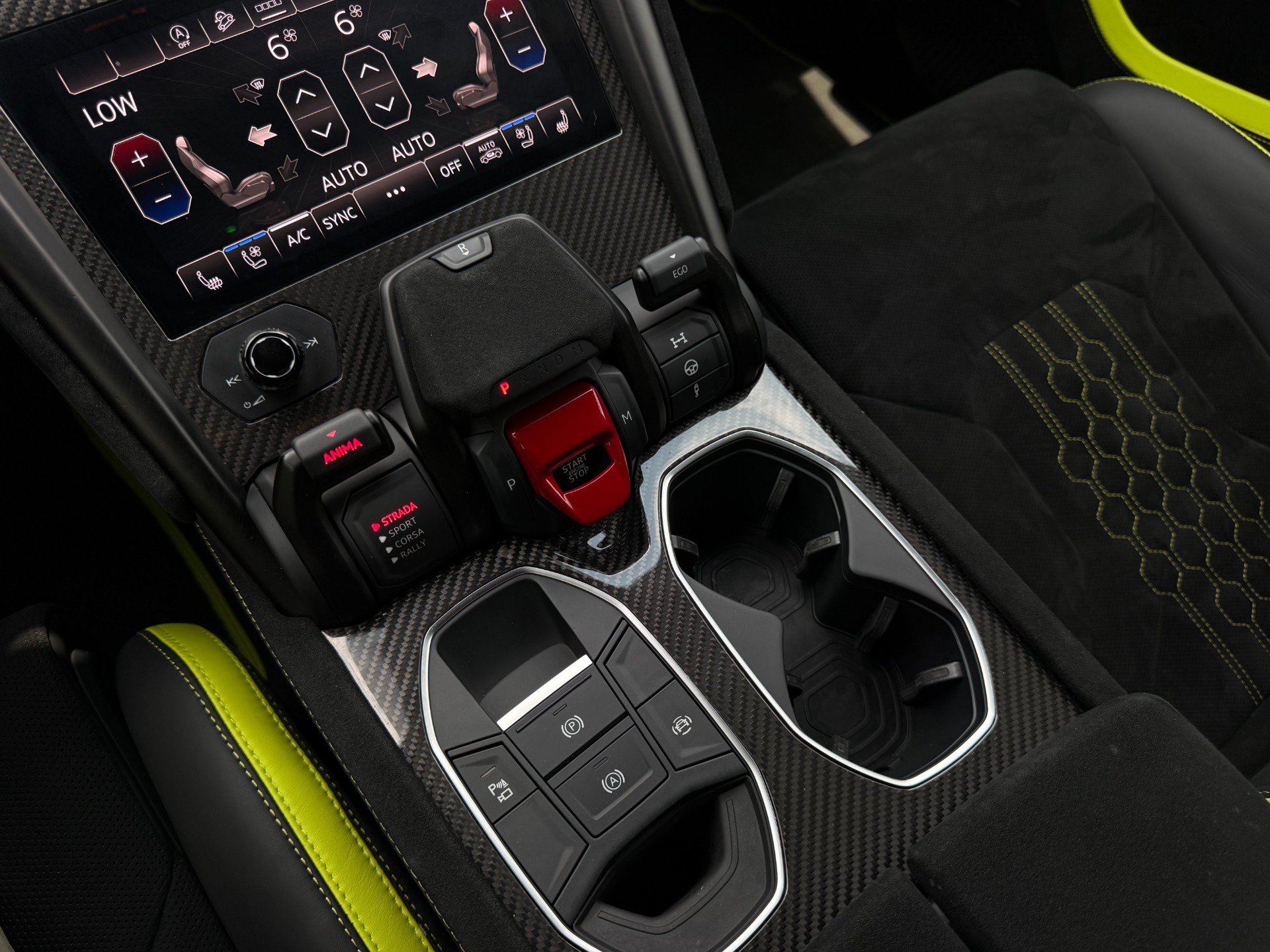 Used 2023 Lamborghini Urus Performante AWD/4WD image 44