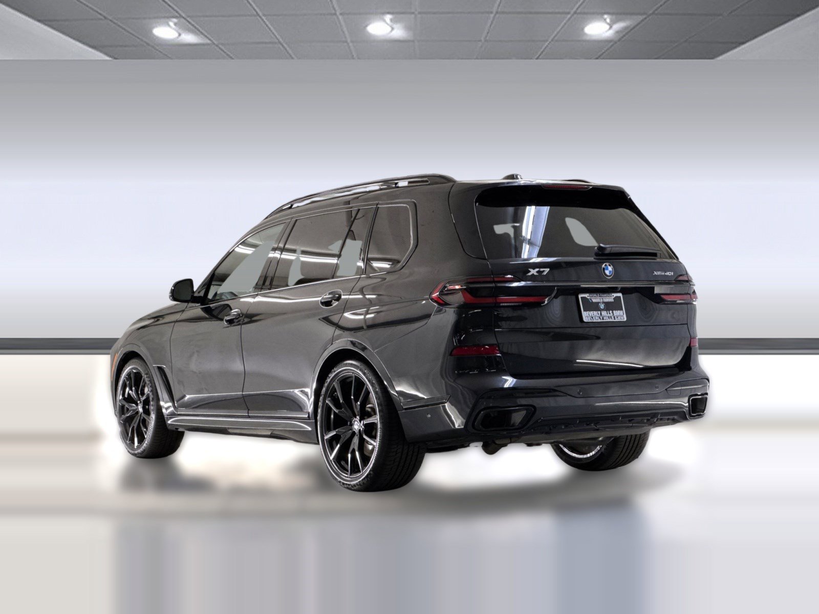 Used 2024 BMW X7 xDrive40i w/ M Sport Package AWD/4WD image 3