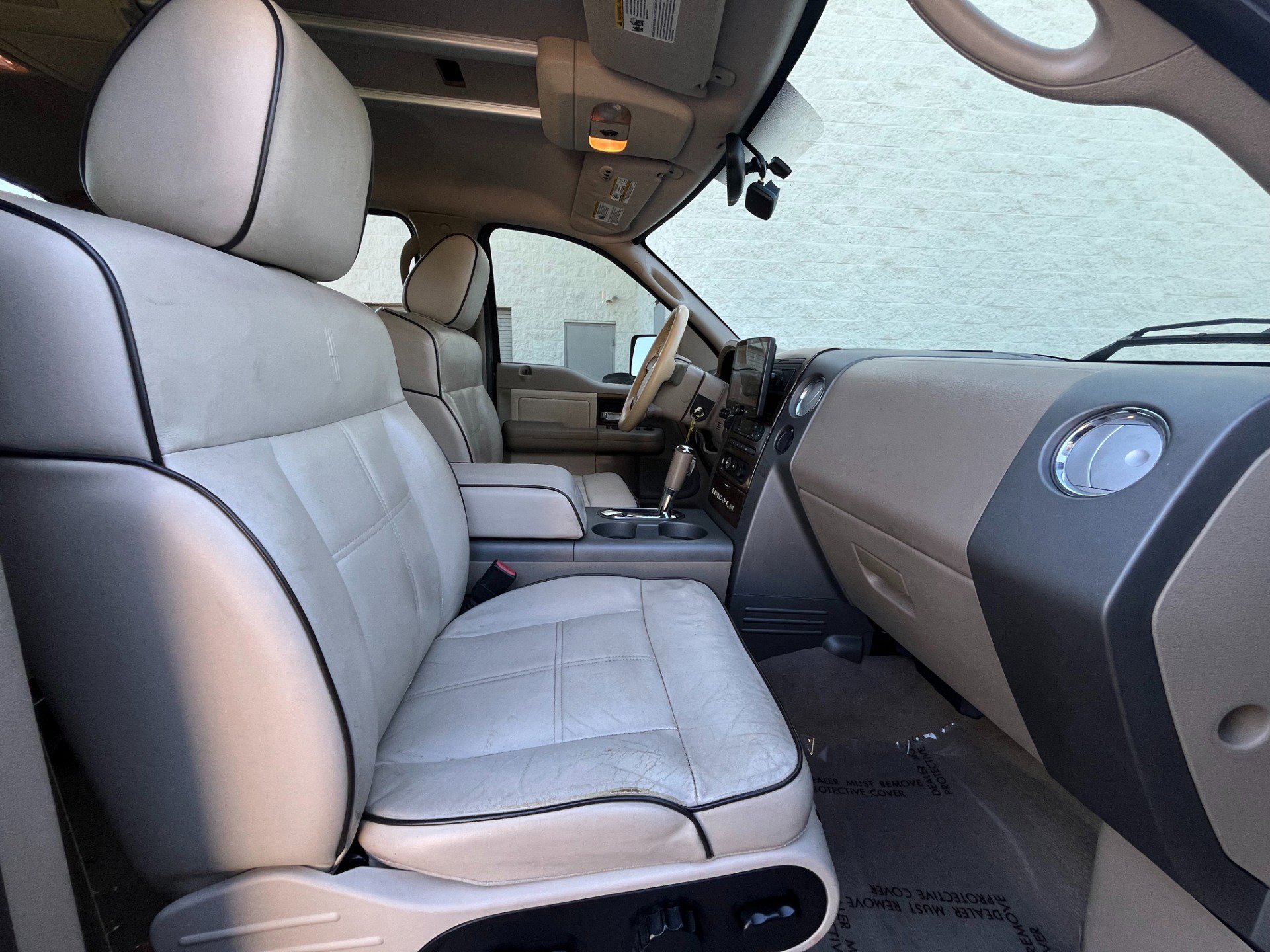 Used 2006 Lincoln Mark LT 4x4 image 24