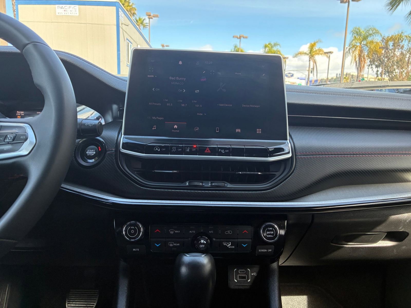 Used 2025 Jeep Compass Trailhawk w/ Trailer Tow Group image 17