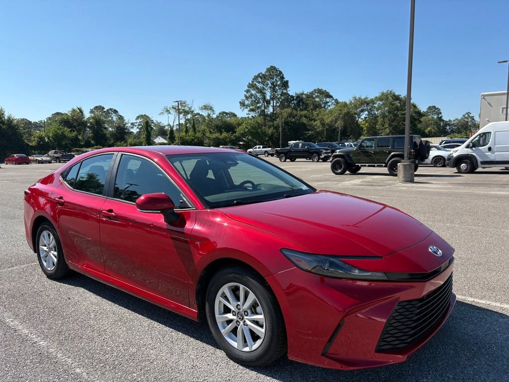 Used 2025 Toyota Camry LE FWD image 5