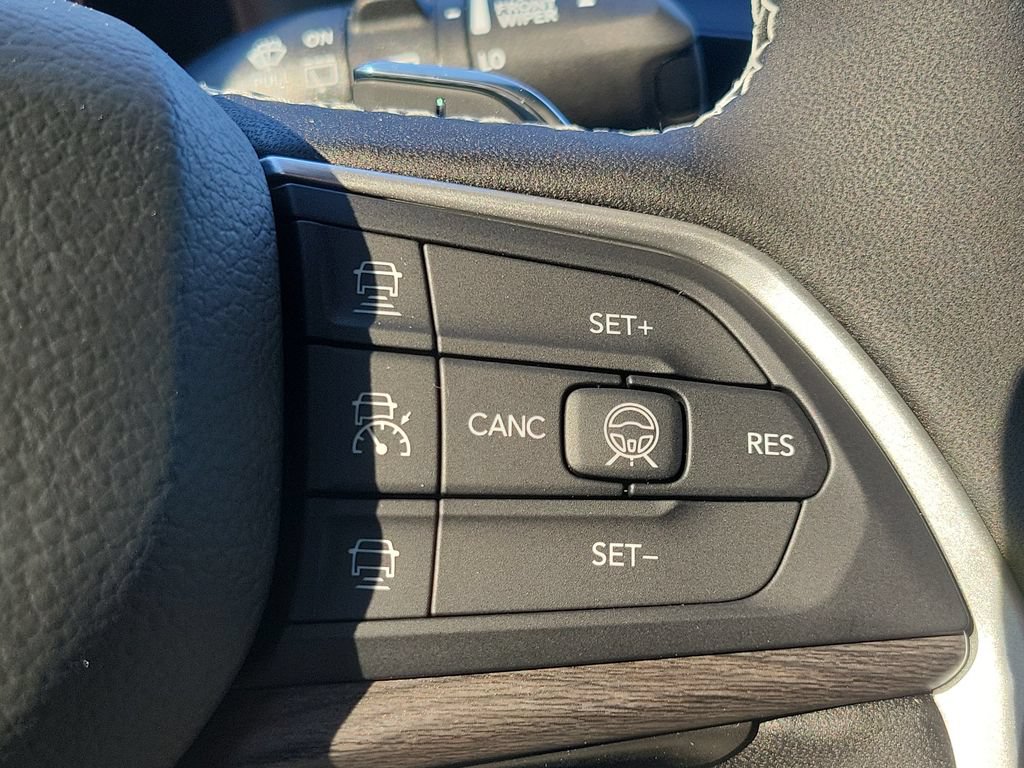 New 2026 Jeep Grand Cherokee Altitude AWD/4WD image 31