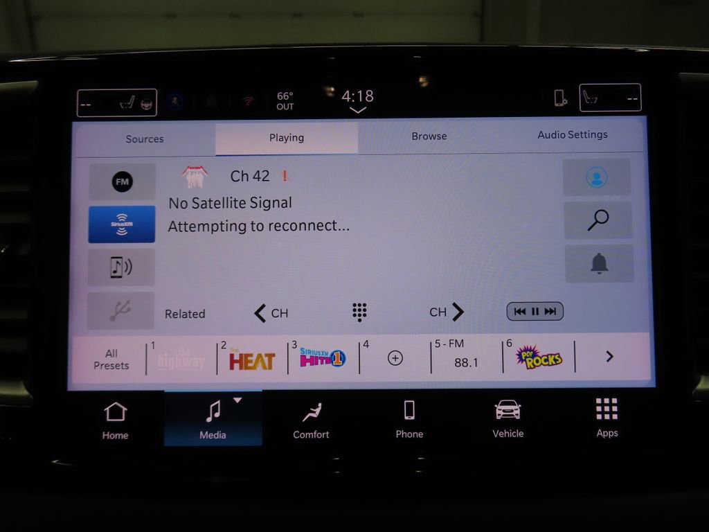 Used 2025 Chrysler Pacifica Select FWD image 17