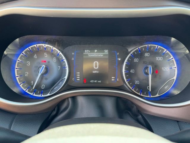Certified 2022 Chrysler Voyager LX FWD image 13