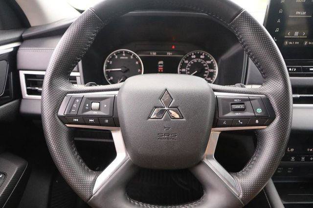 Used 2025 Mitsubishi Outlander SE AWD/4WD image 12