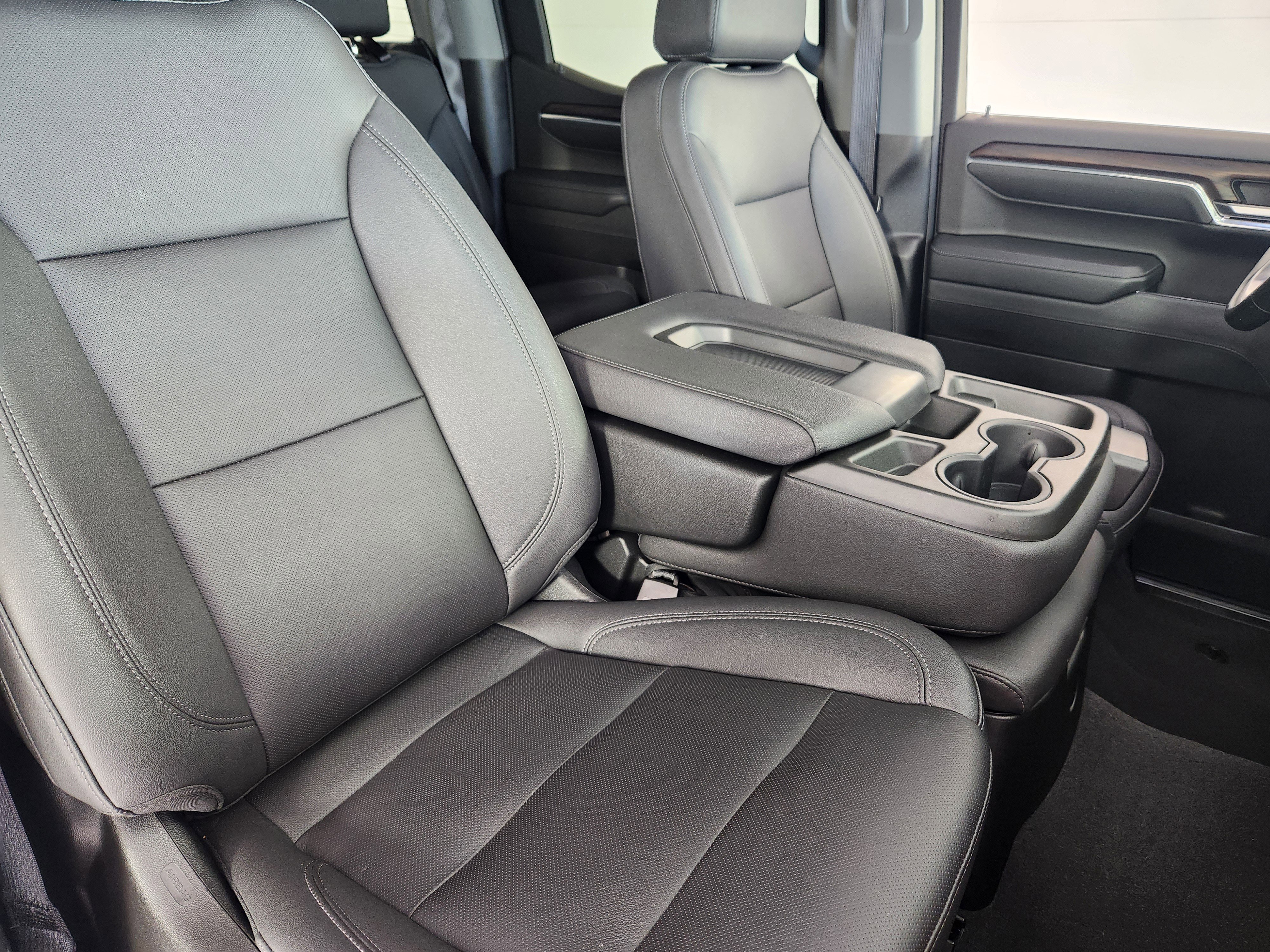 Used 2024 GMC Sierra 1500 SLT image 11