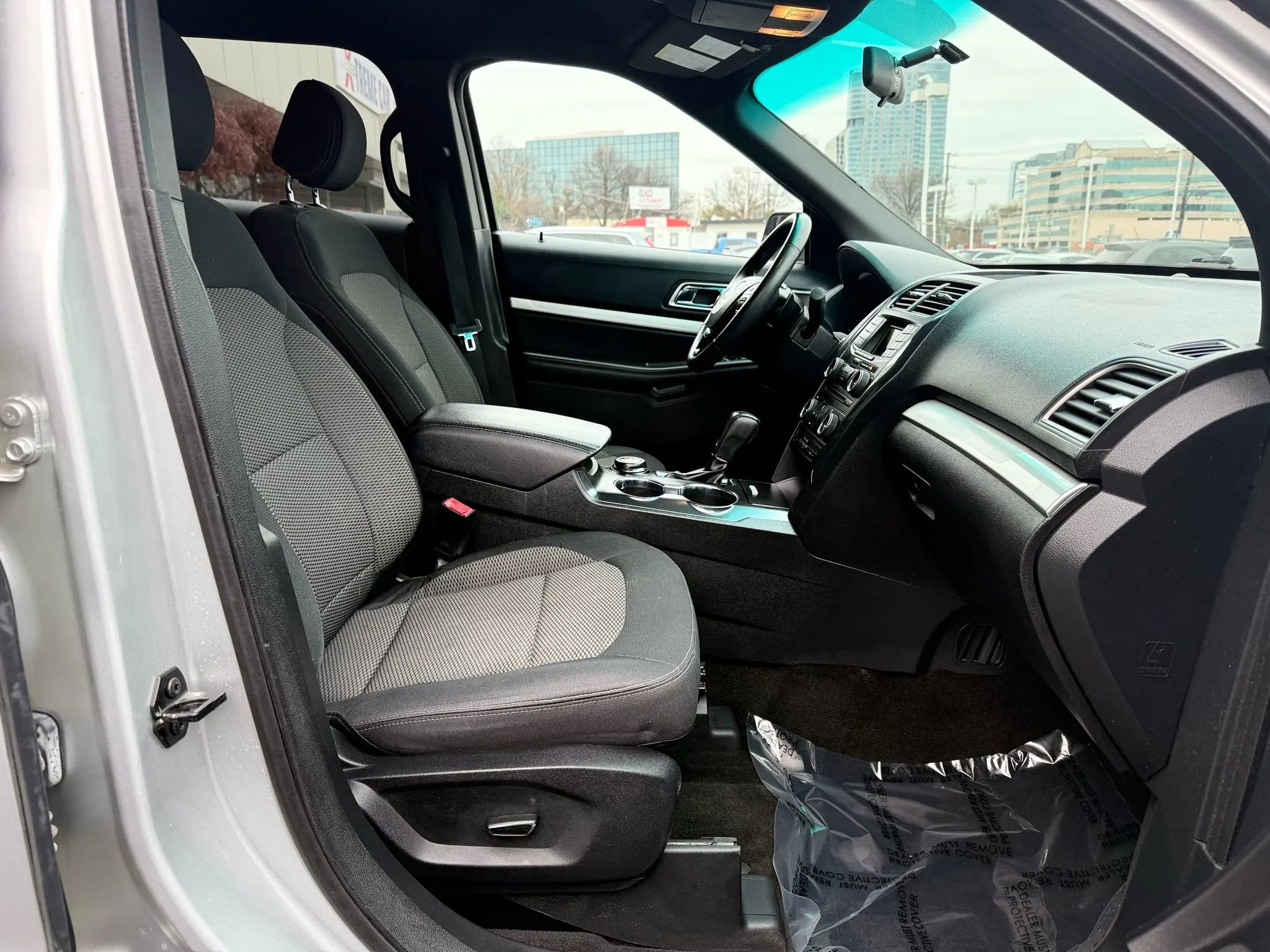 Used 2016 Ford Explorer XLT image 38