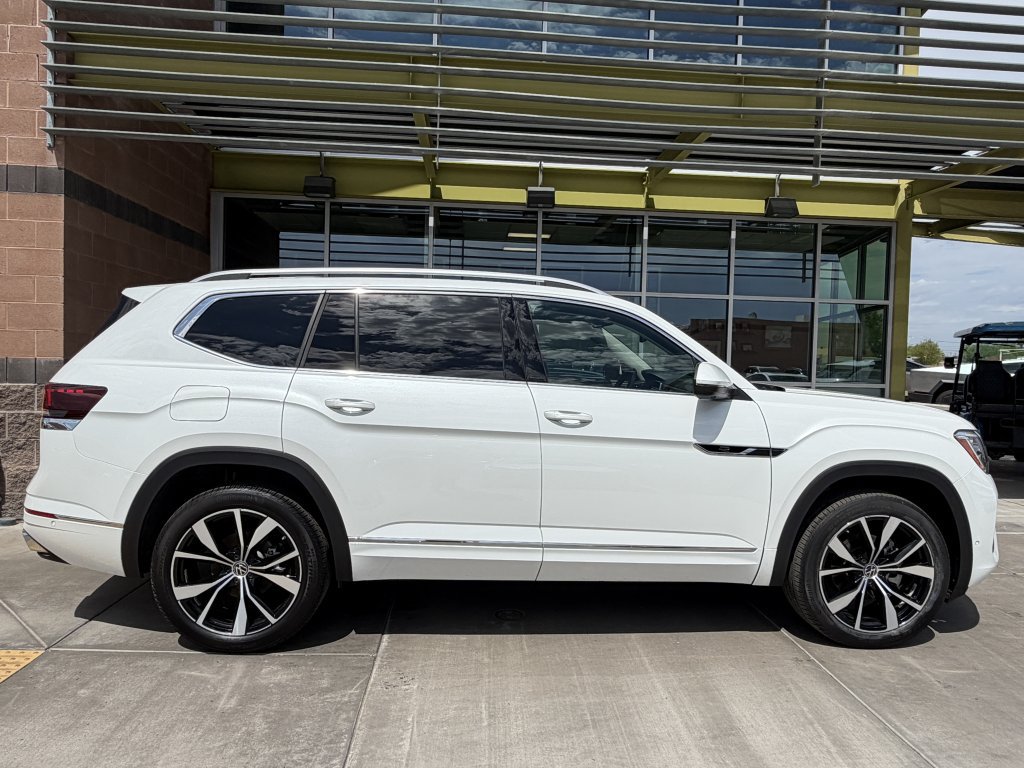 Used 2024 Volkswagen Atlas SEL Premium R-Line AWD/4WD image 9
