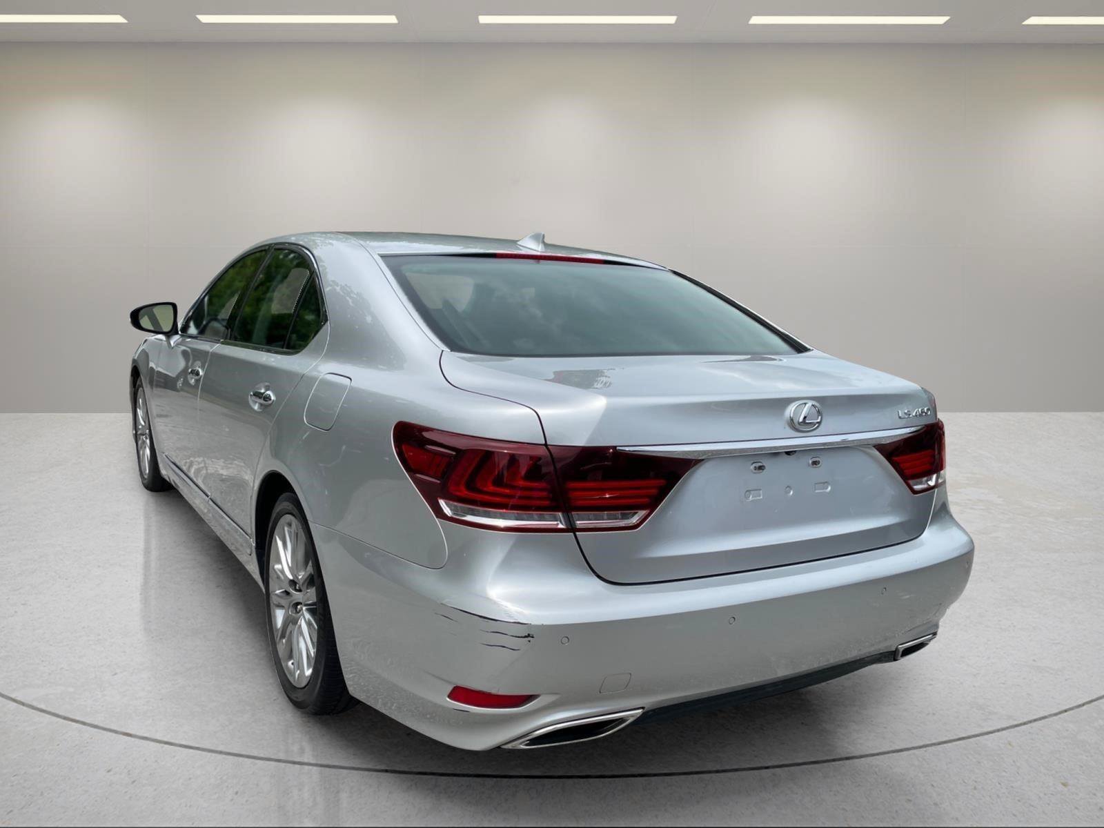 Used 2015 Lexus LS 460 w/ Comfort Package RWD image 3