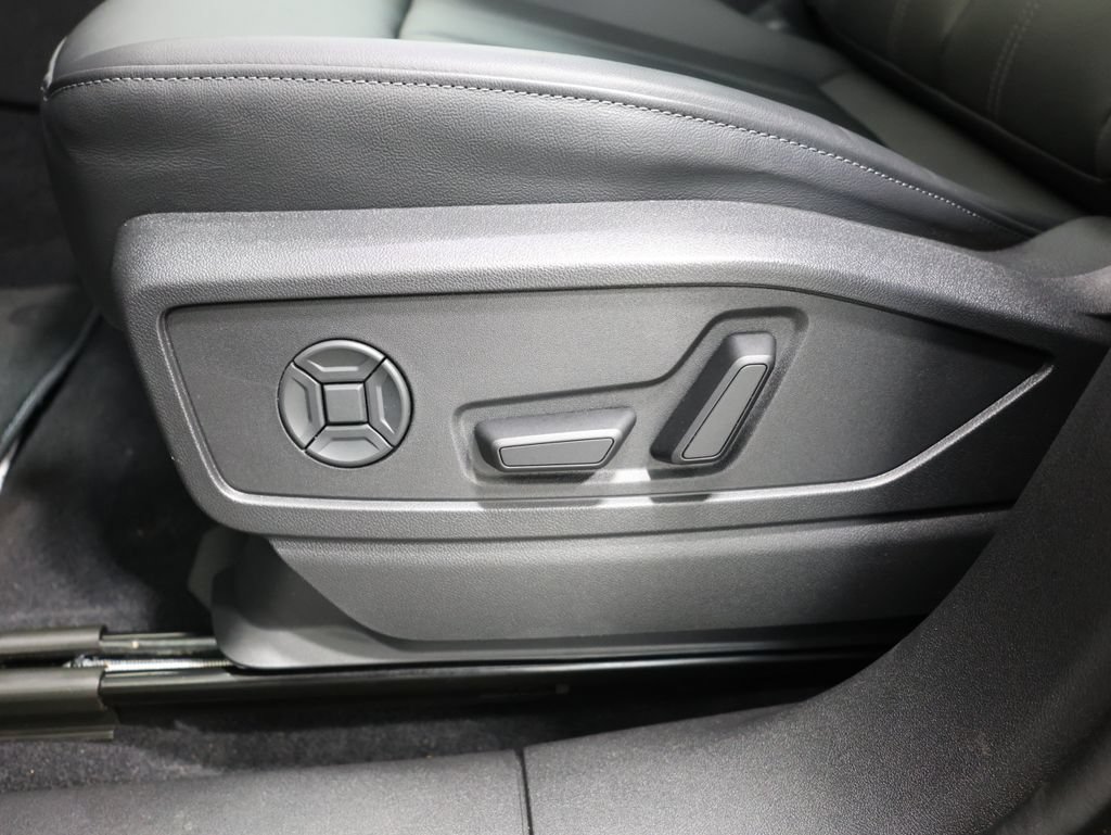 Used 2025 Audi Q5 Premium w/ 19" Wheel Package AWD/4WD image 14
