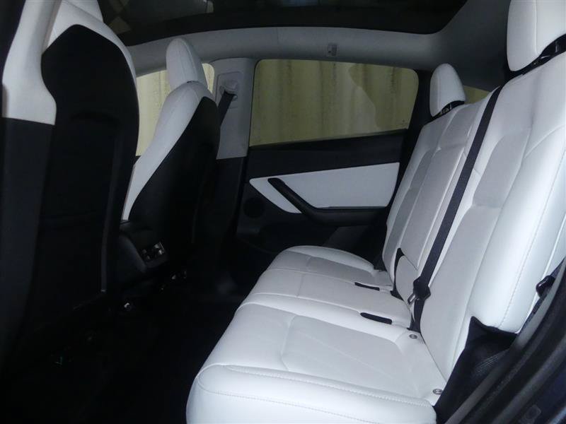 Used 2022 Tesla Model Y Long Range AWD/4WD image 2