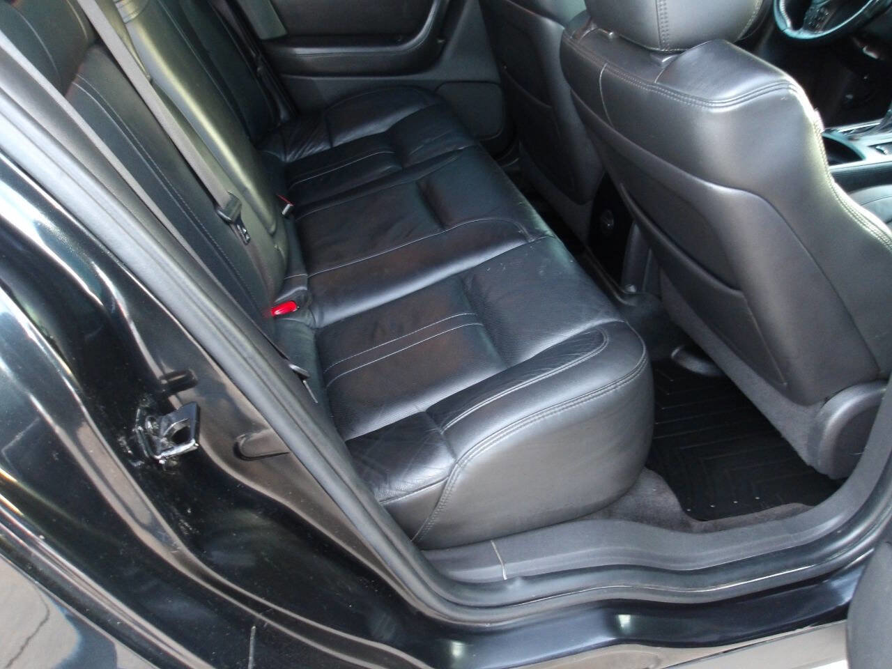 Used 2014 Lincoln MKS image 23