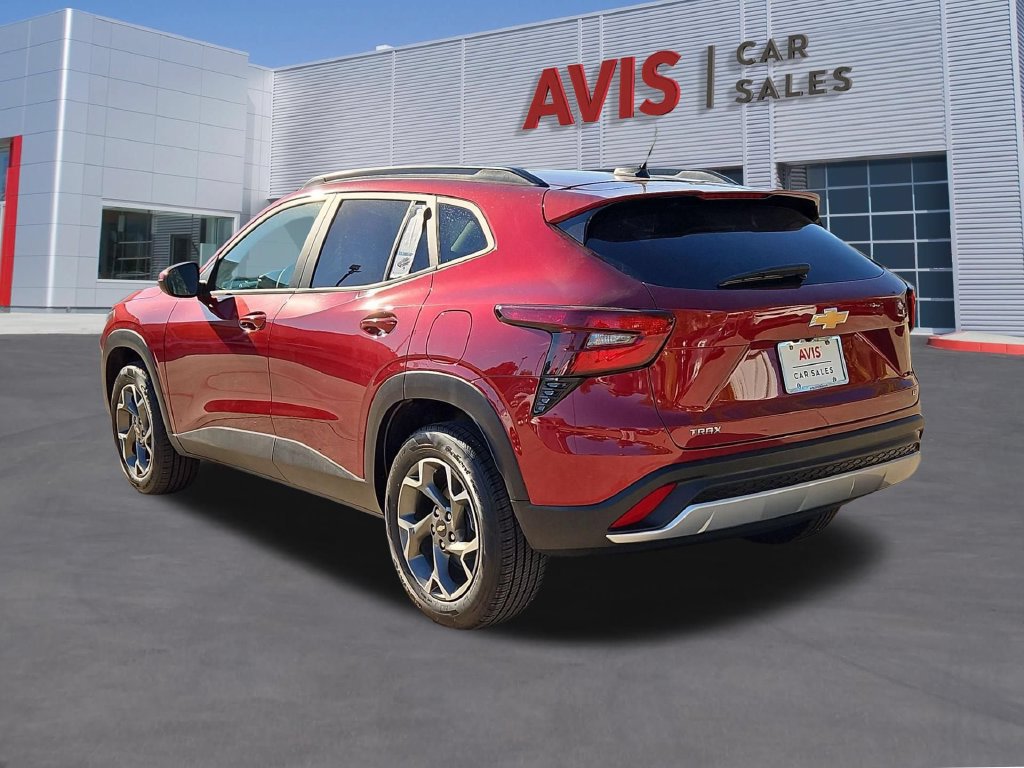 Used 2025 Chevrolet Trax LT w/ LT Convenience Package FWD image 9