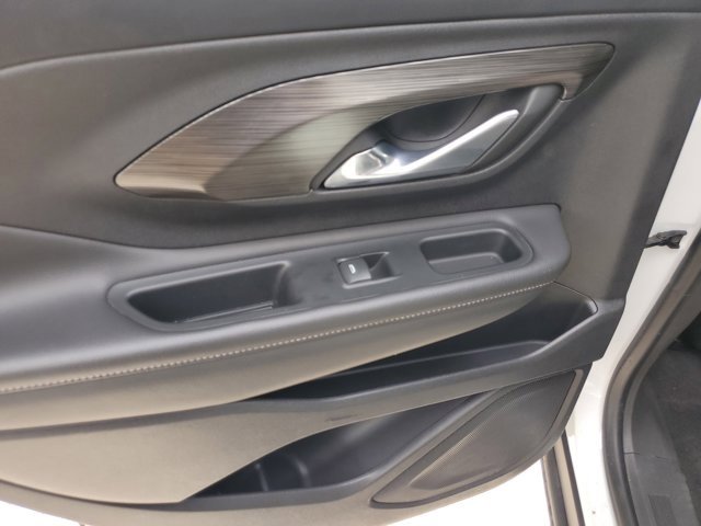 Used 2023 GMC Terrain SLT image 17