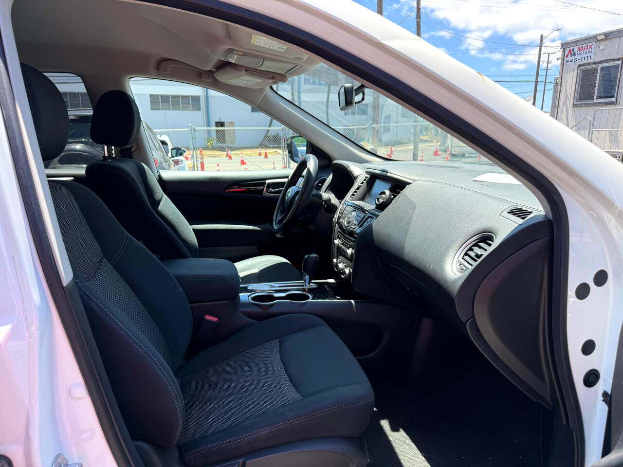 Used 2017 Nissan Pathfinder SV image 10