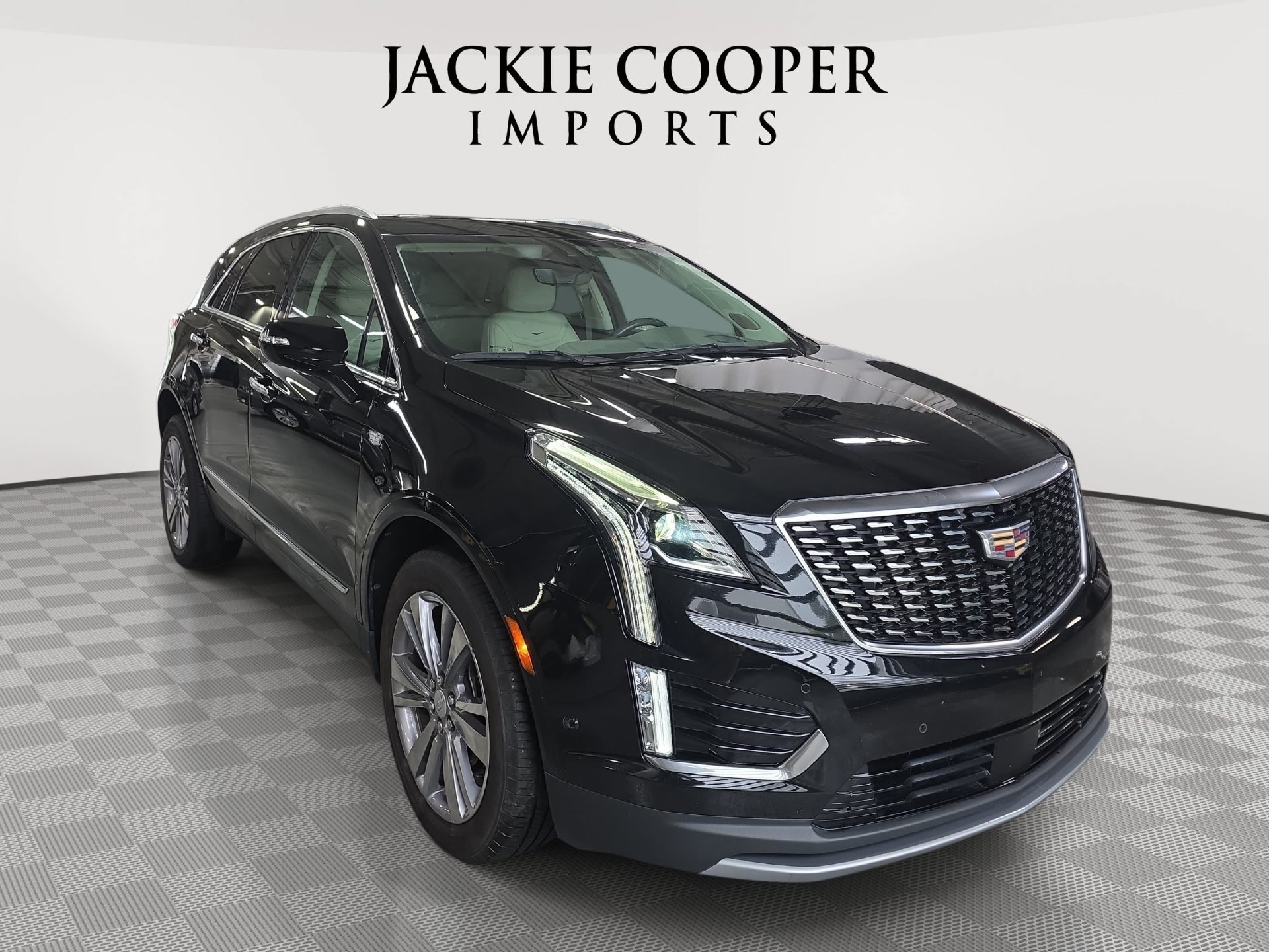 Used 2023 Cadillac XT5 Premium Luxury w/ Technology Package AWD/4WD image 3