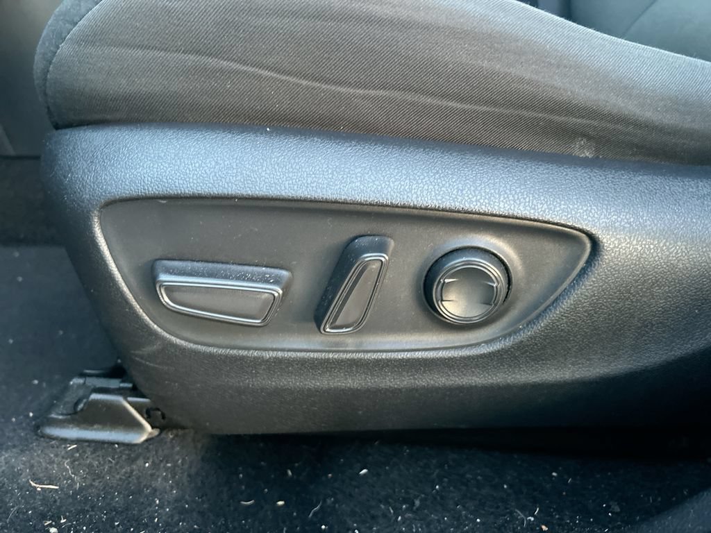 Used 2022 Toyota RAV4 XLE FWD image 12