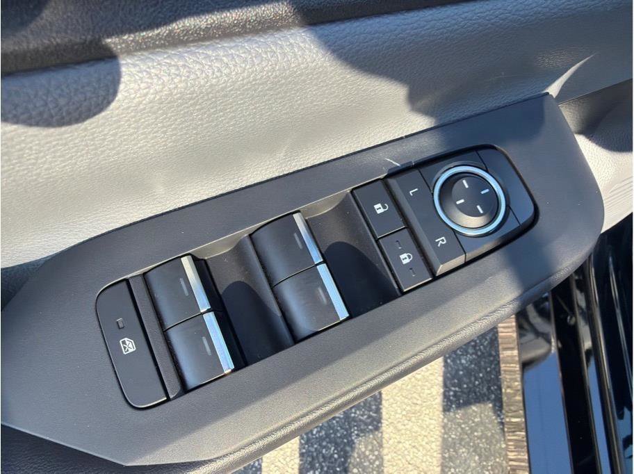 Used 2024 Toyota Prius XLE image 9