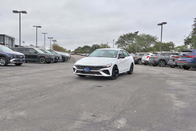 Used 2026 Hyundai Elantra Sport FWD image 2