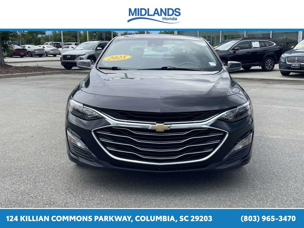 Used 2025 Chevrolet Malibu LT FWD image 2