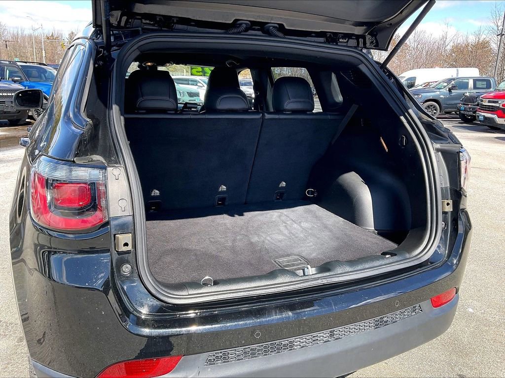 Used 2025 Jeep Compass Trailhawk image 34