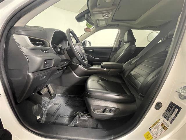 Certified 2020 Toyota Highlander XLE AWD/4WD image 9