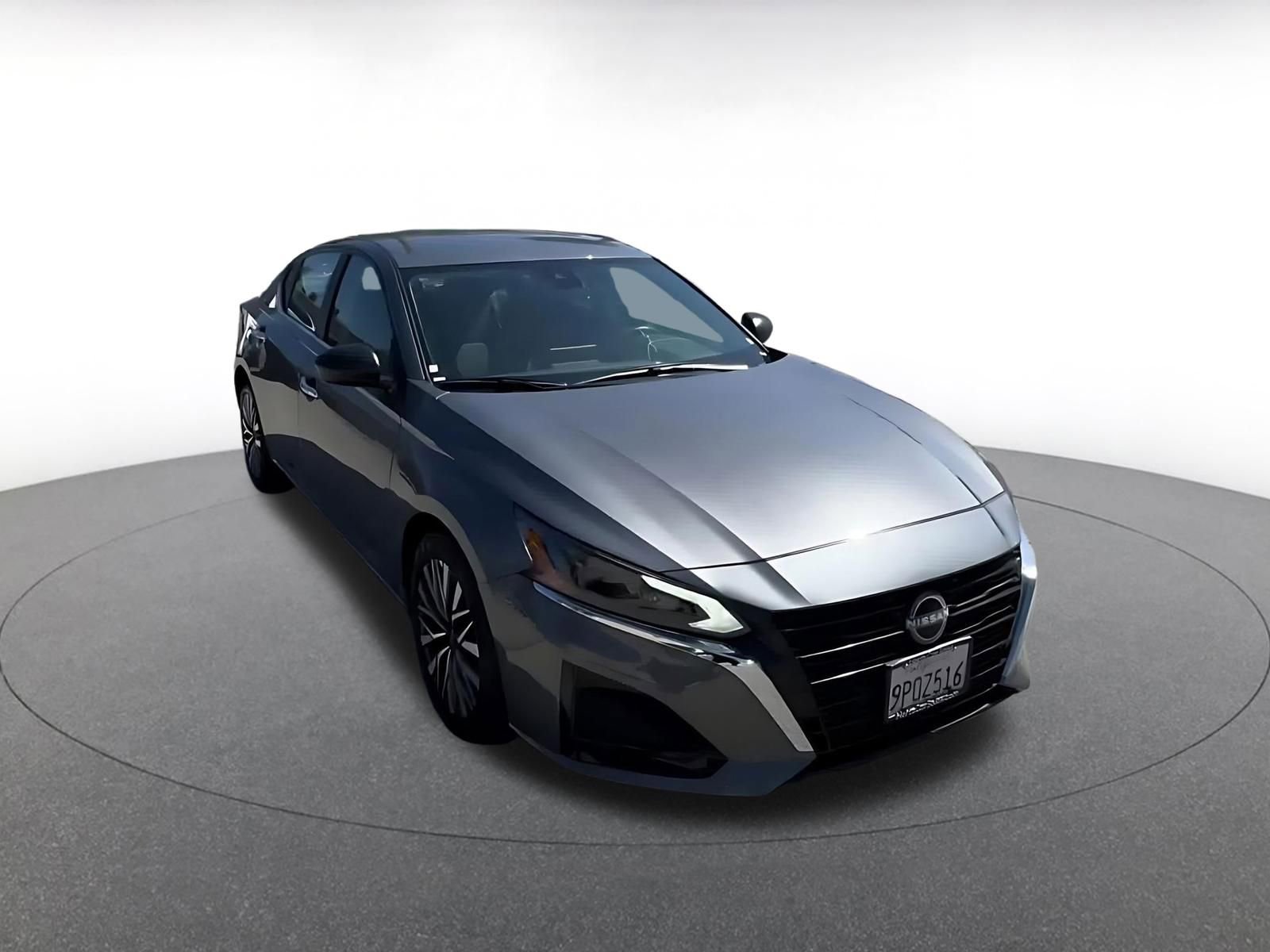 Used 2025 Nissan Altima 2.5 SV image 3