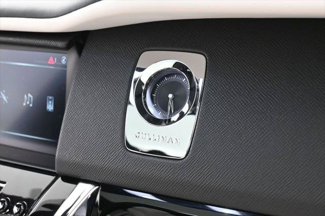Certified 2022 Rolls-Royce Cullinan w/ Dark Exterior Package AWD/4WD image 34