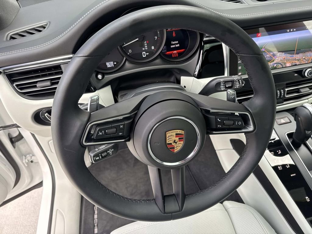 Certified 2025 Porsche Macan image 24