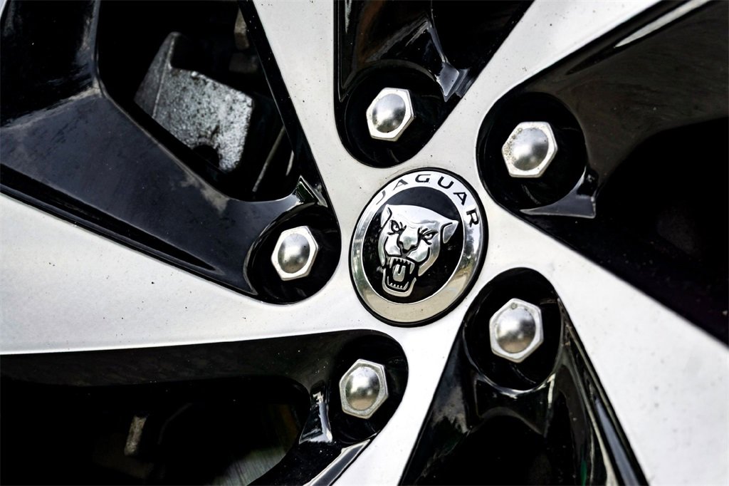 Used 2024 Jaguar F-PACE R-Dynamic S image 3