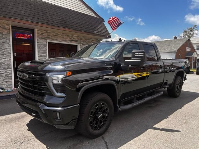 Used 2024 Chevrolet Silverado 2500 LT w/ Midnight Edition AWD/4WD image 1