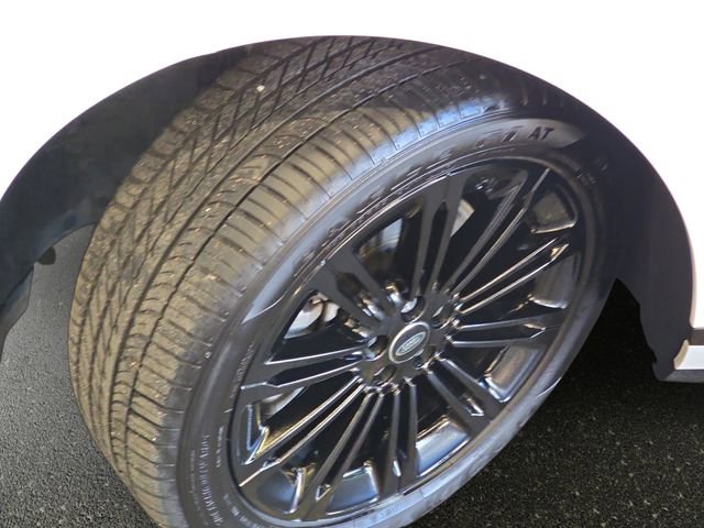 Certified 2025 Land Rover Range Rover Evoque Dynamic SE AWD/4WD image 34