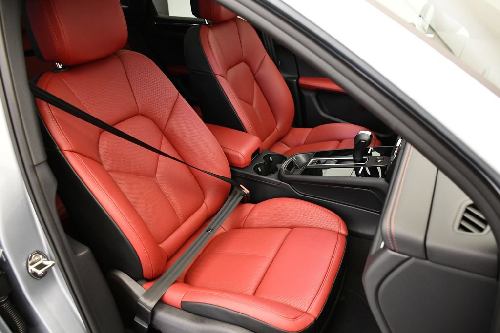 Certified 2026 Porsche Macan AWD/4WD image 50