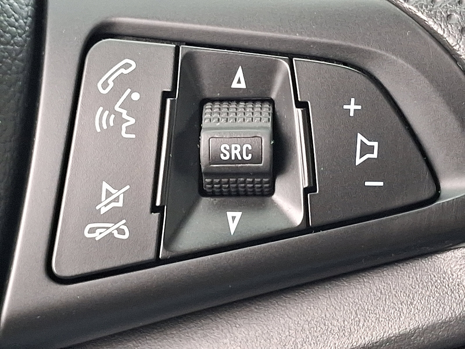 Used 2020 Chevrolet Trax LS image 21