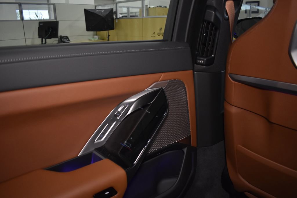 Used 2025 BMW i7 xDrive60 AWD/4WD image 42