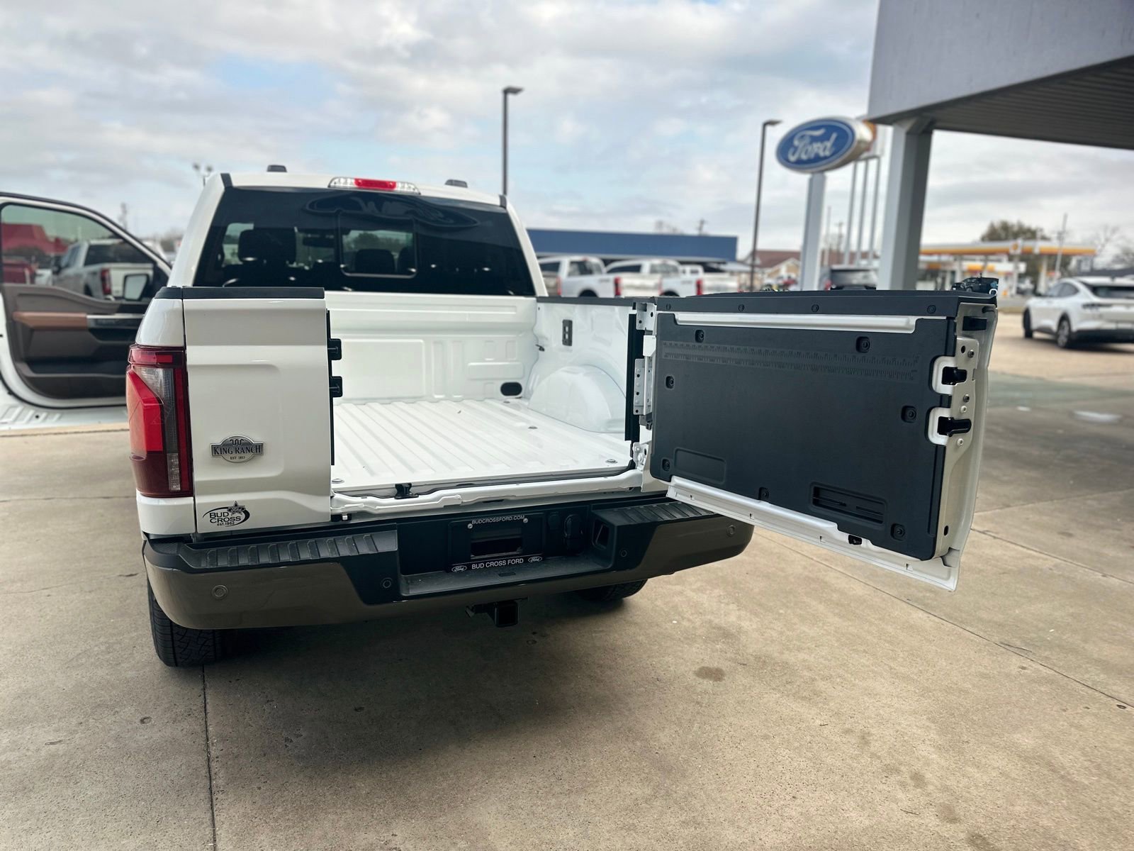 New 2025 Ford F150 King Ranch w/ FX4 Off-Road Package image 23