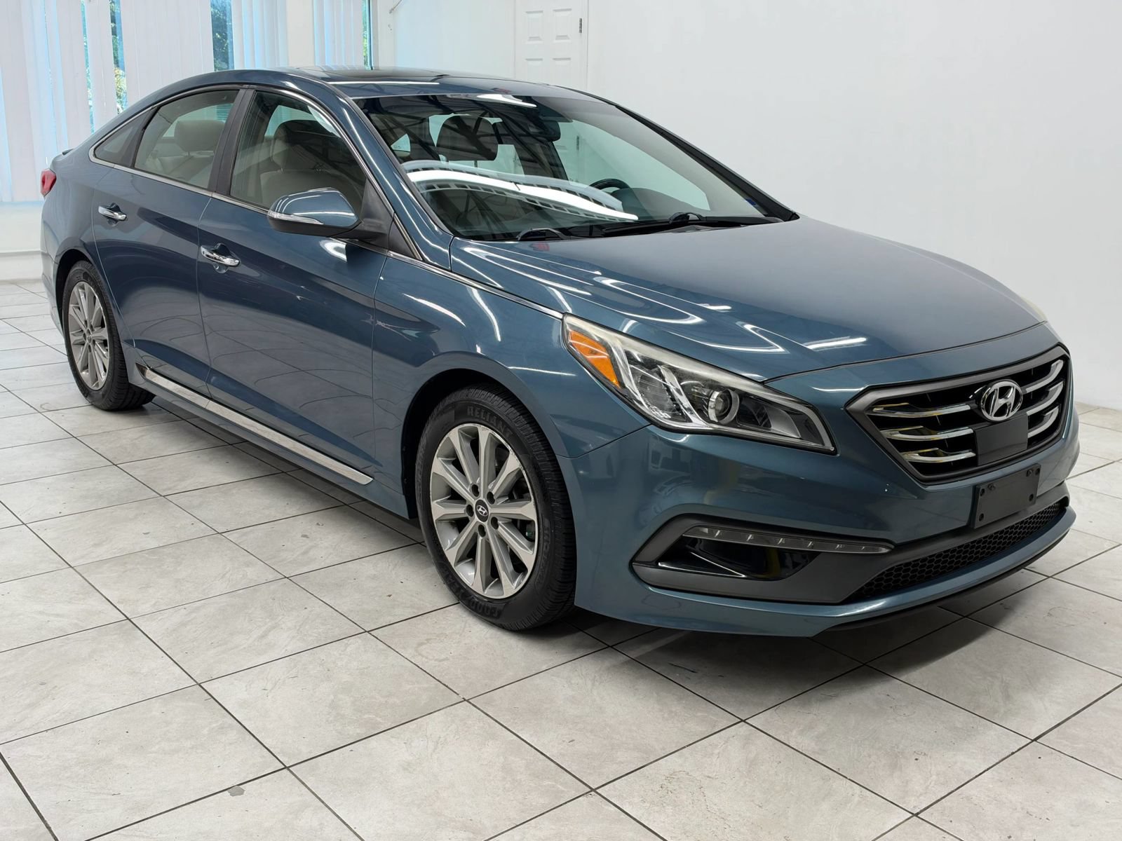 Used 2017 Hyundai Sonata Limited w/ Ultimate Package 04