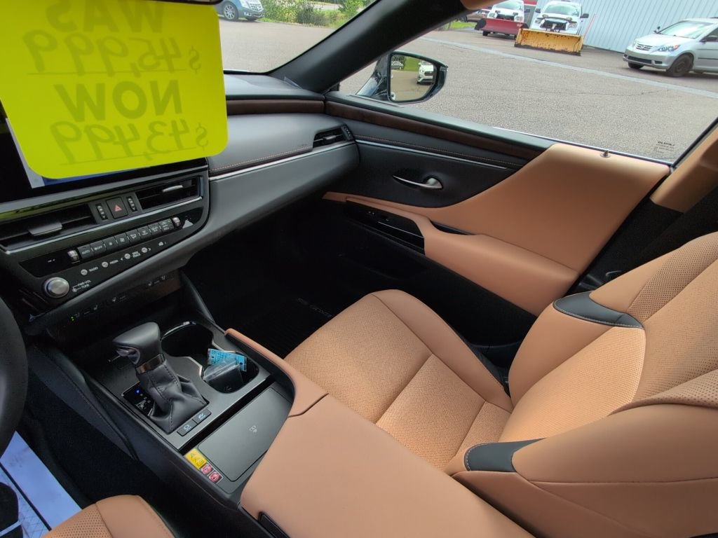 Used 2024 Lexus ES 300h w/ Premium Package FWD image 23