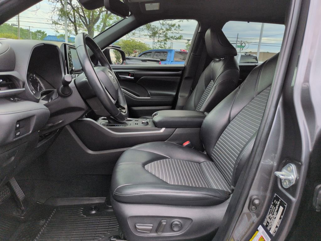Used 2022 Toyota Highlander XSE image 9
