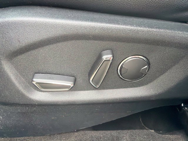 Used 2018 Ford Explorer XLT w/ Equipment Group 202A FWD image 27