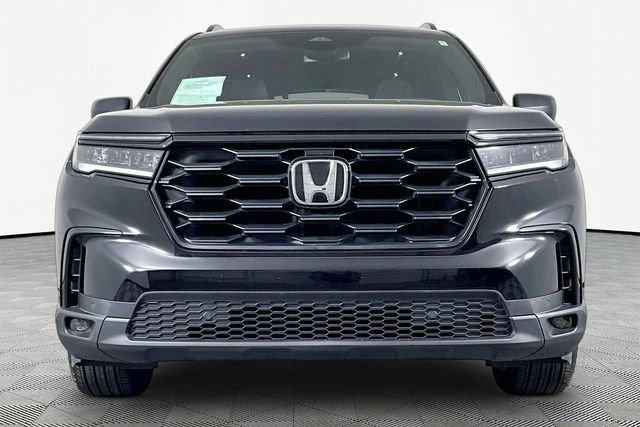 Used 2024 Honda Pilot Sport image 2