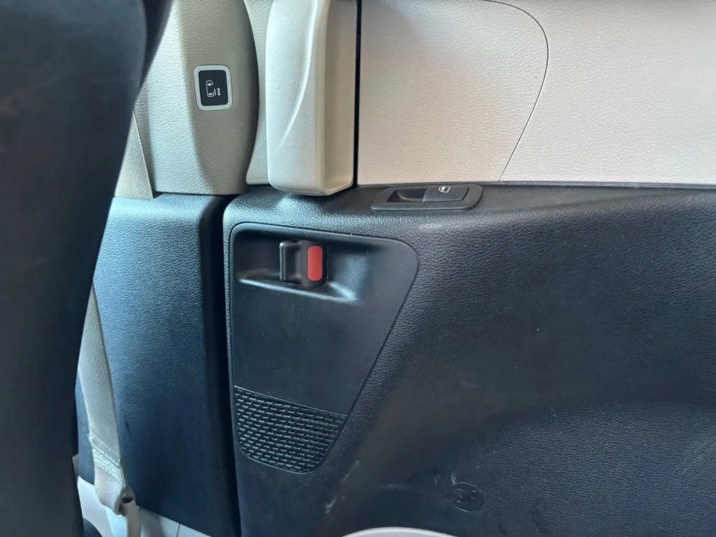 Used 2024 Chrysler Pacifica Touring-L image 21