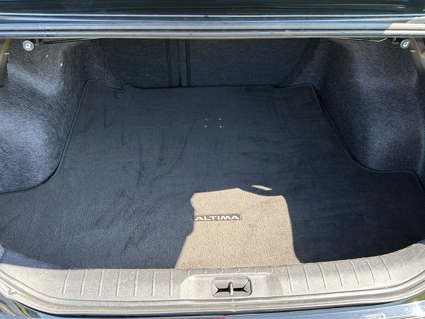 Used 2024 Nissan Altima 2.5 S FWD image 32