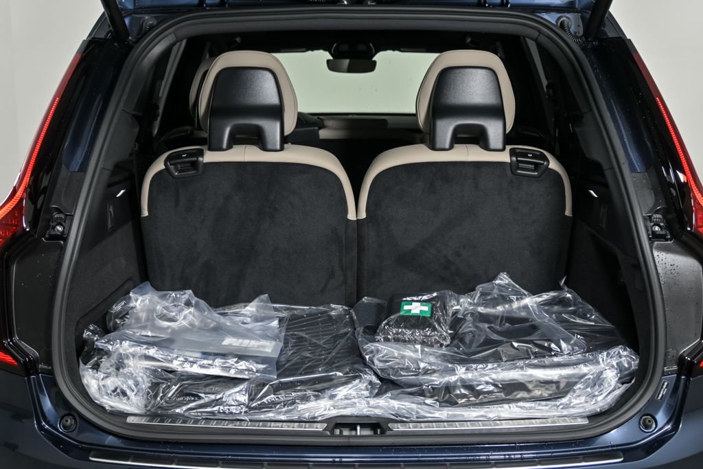 Used 2026 Volvo XC90 B6 Plus w/ Protection Package Premier image 32