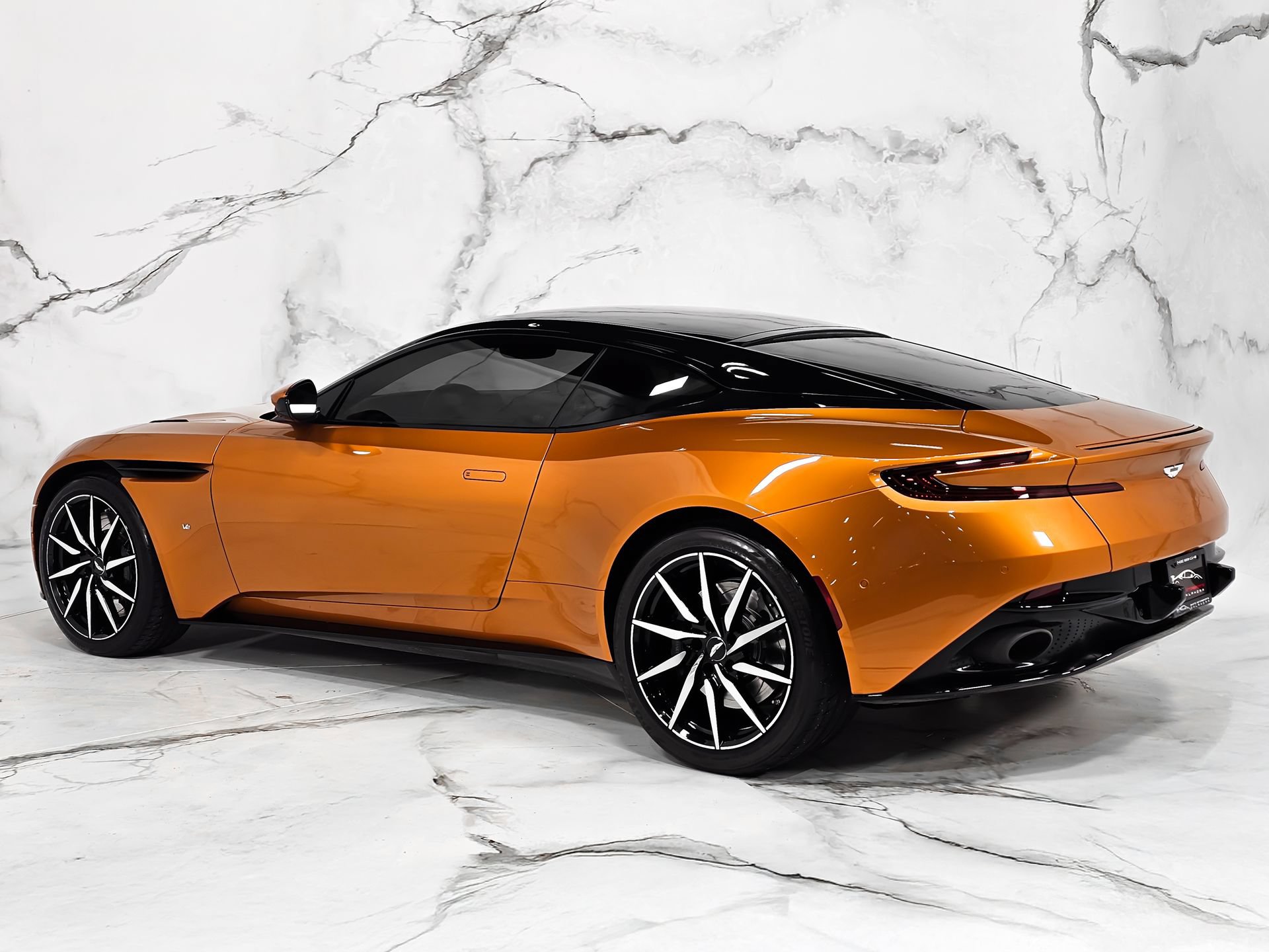Used 2017 Aston Martin DB11 V12 RWD image 9